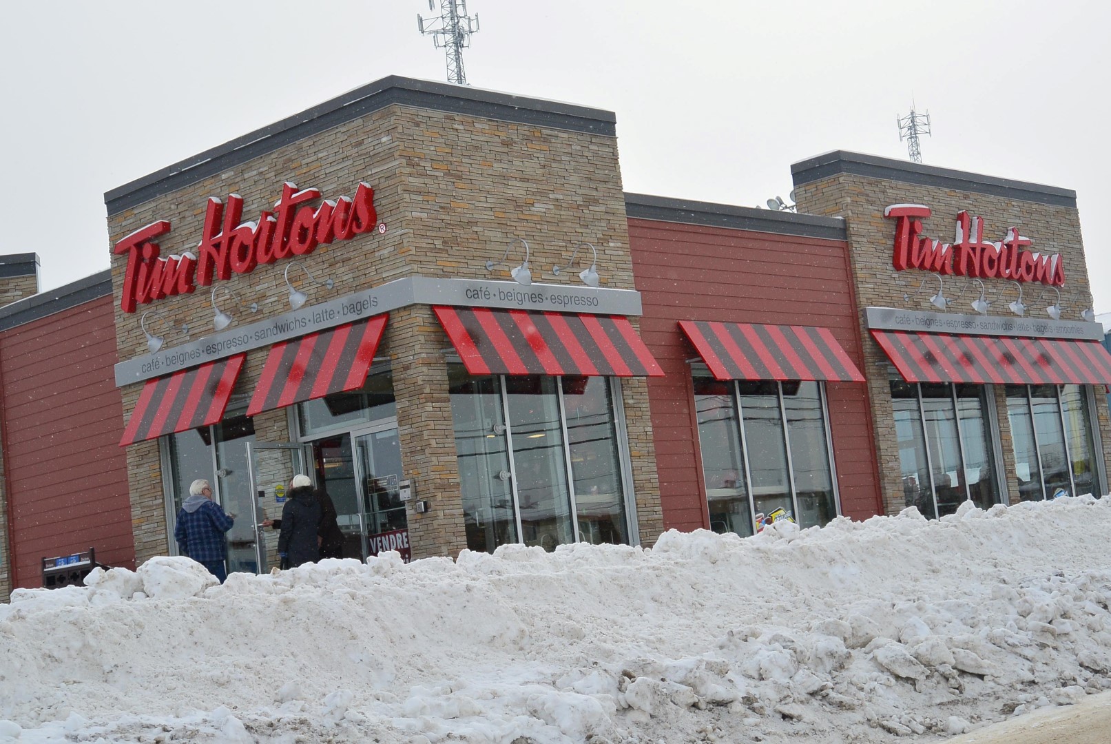 Un cinquième Tim Horton's pour Claude Gauthier SaguenayLacStJean