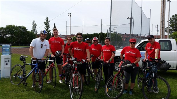 Peter Schiefke à vélo avec les citoyens