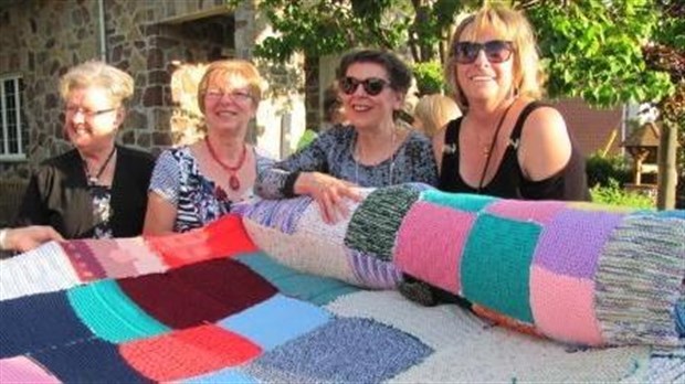 Le Tricot-graffiti du Centre de femmes La Moisson part pour Trois-Rivières