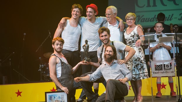 Machine de Cirque remporte le trophée Charlie-Chaplin!