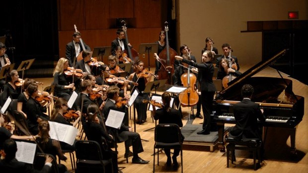 Découvrir ou redécouvrir la chef d’orchestre, Dina Gilbert et la violoniste, Yolanda Bruno