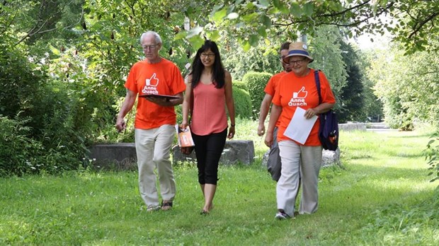 La candidate du NPD dans Salaberry−Suroît, Anne Minh-Thu Quach, inaugure son local de campagne