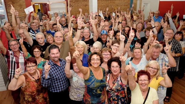 Ouverture du local de Claude DeBellefeuille candidate au Bloc Québecois (Valleyfield)