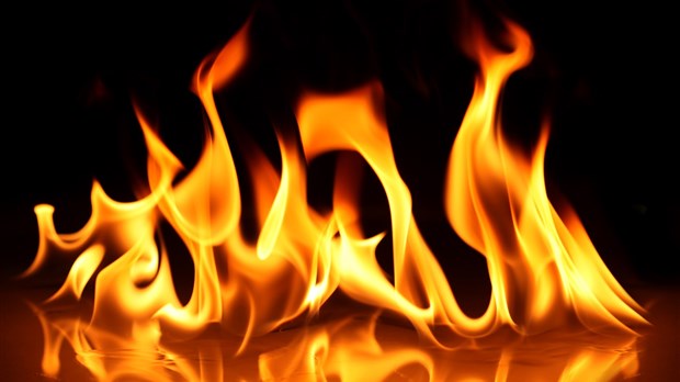 Incendie de pneus dans un garage à Pincourt
