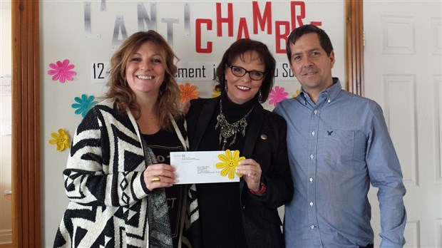 La ministre Lucie Charlebois visite L’Antichambre 12-17