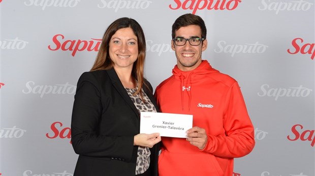 Le triathlète Xavier Grenier-Talavéra reçoit une bourse de Saputo