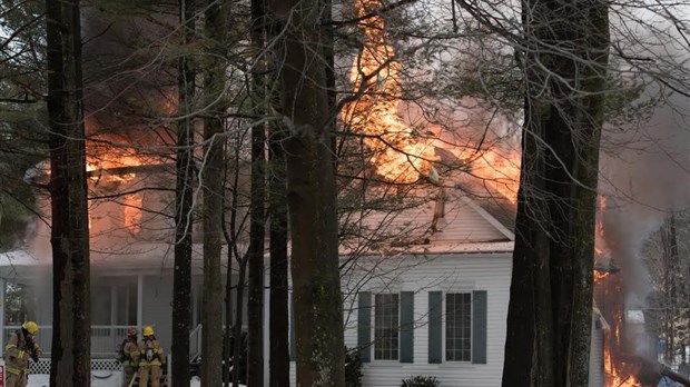 Résidences endommagées par le feu à Saint-Lazare et Vaudreuil-Dorion