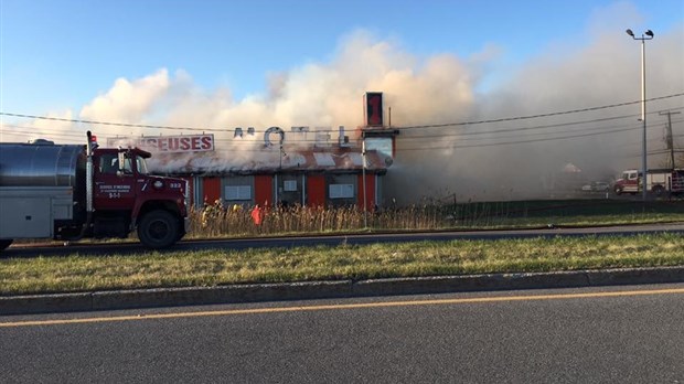Un incendie suspect détruit le Club Frontière de Rivière Beaudette