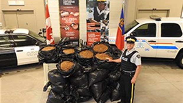 Grosse saisie de tabac de contrebande à Rivière-Beaudette