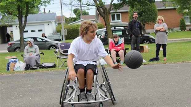Colin Lalonde participera à une course à obstacles avec son fauteuil roulant