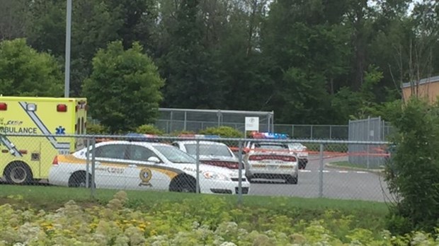 Un suspect tiré dans le stationnement du poste de la SQ de Vaudreuil-Soulanges