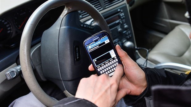 Opération provinciale contre le téléphone cellulaire au volant 