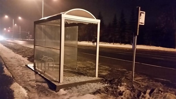 Un abribus vandalisé à Notre-Dame-de-l'Île-Perrot