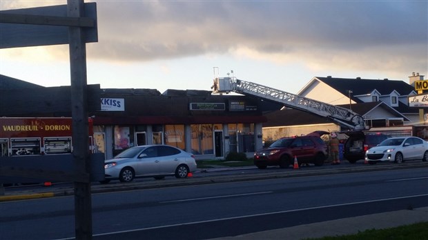 Un immeuble de Dorion est la proie des flammes