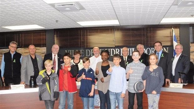 Sept jeunes de la Ville, forment un mini-conseil municipal