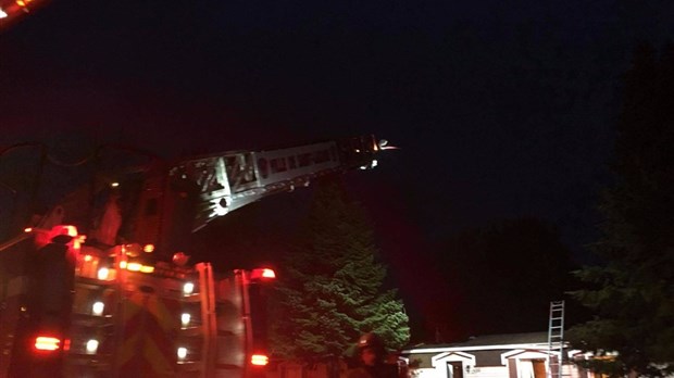 Une résidence ravagée par les flammes à Saint-Lazare