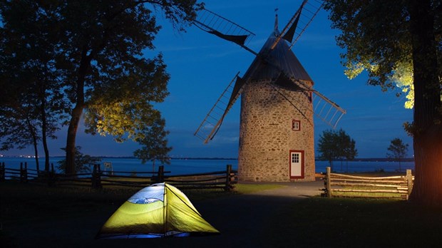 Camping et pluie d'étoiles au Parc historique de la Pointe-du-Moulin