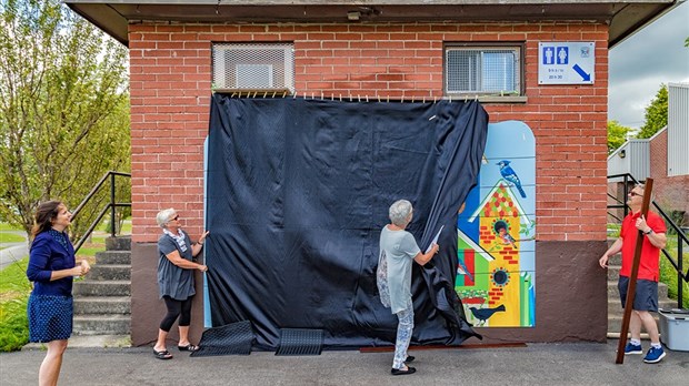La Ville de Pincourt dévoile sa première murale : Chanteurs populaires