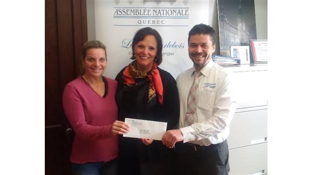 Lucie Charlebois offre 10 000 $ à la Fondation Bryan Liew