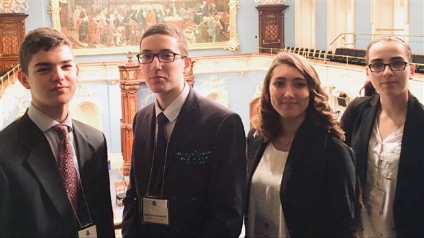 Quatre élèves de la Cité-des-Jeunes participent au Parlement des jeunes 2018
