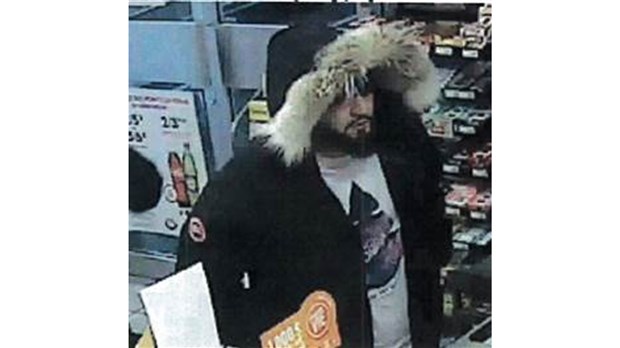Le SPVM recherche trois suspects ayant commis un vol qualifié d’une grande violence 