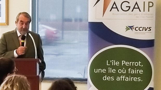 M. Claude Savoie captive les membres de l'AGAIP