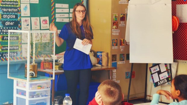 Sensibilisation à l’herbe à poux : Pincourt visite les écoles de son territoire