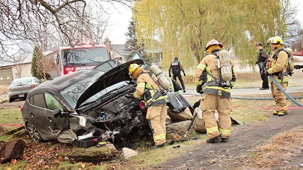 Violente sortie de route à Coteau-du-Lac