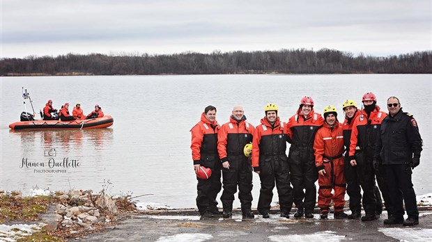 Les pompiers de Coteau-du-Lac maintiennent leurs compétences sur le plan d’eau, été comme hiver