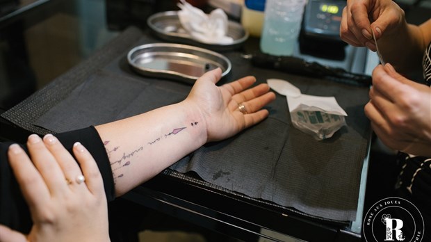 Un petit tatouage qui fait une grande différence 