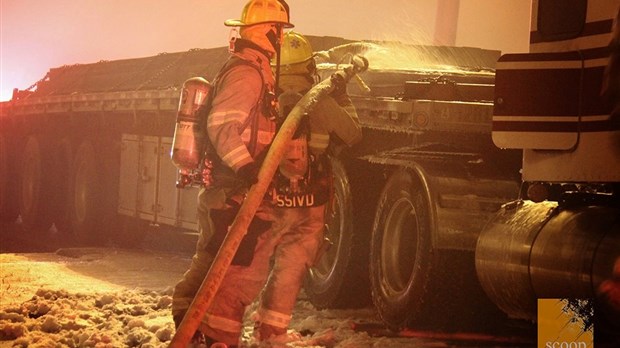 Un camion prend feu sur l´autoroute 30