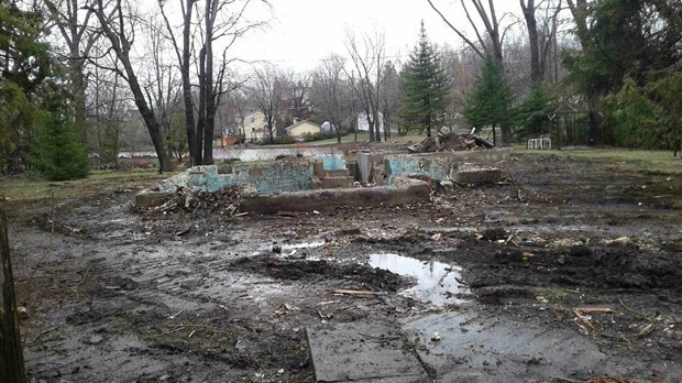 Mai 2018 : Une route s'affaisse, on parle de l'autoroute 20 et le Vieux Kitzbuhel n'est plus