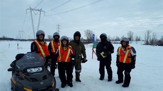 Les policiers patrouillent à motoneige dans Vaudreuil-Soulanges