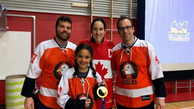 L'olympienne Caroline Ouellette rencontre les élèves de l'école Brind'Amour