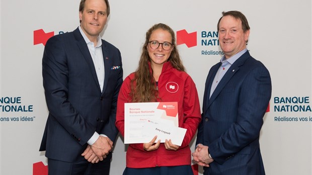 La triathlète de NDIP, Emy Legault est récipiendaire de la Bourse de soutien à la réussite académique et sportive