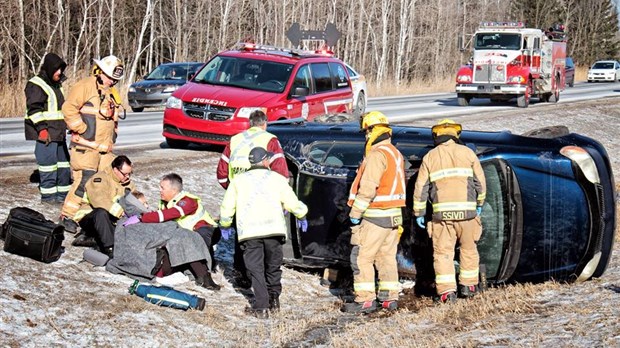 Capotage sur l'autoroute 40 en direction Ouest, à Vaudreuil-Dorion