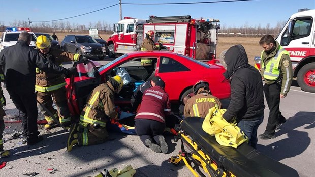Un face-à-face entre deux véhicules conduit un automobiliste à l'hôpital