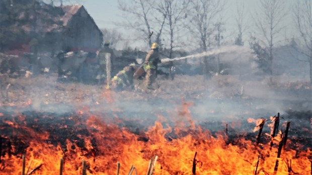 Un incendie est présentement en cours sur la route 201 à St-Clet
