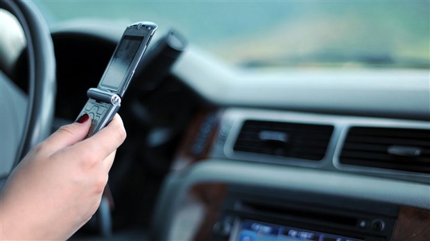 Neuf automobilistes québécois sur dix seraient trop distraits pour conduire de façon sécuritaire 