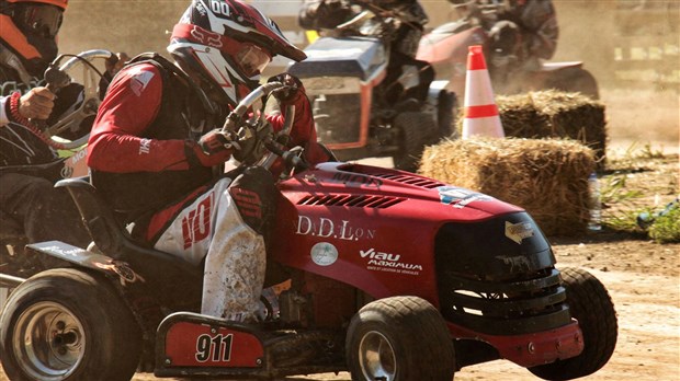 Des courses impressionnantes de tracteurs à gazon à Sainte-Justine-de-Newton 