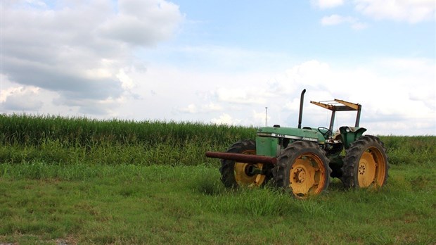 Un agriculteur de Sainte-Marthe reste coincé sous son tracteur
