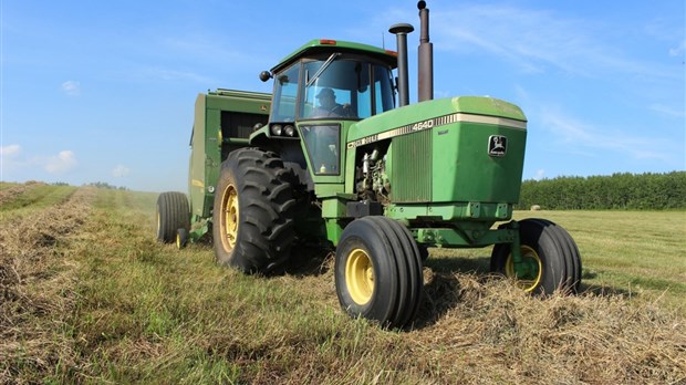 L'agriculteur décédé sous son tracteur tentait d'enlever une souche