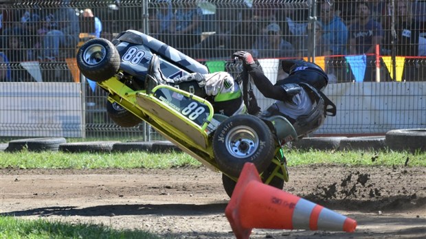 Le Grand prix de tracteurs à gazon de Saint-Zotique en met plein la vue à ses spectateurs
