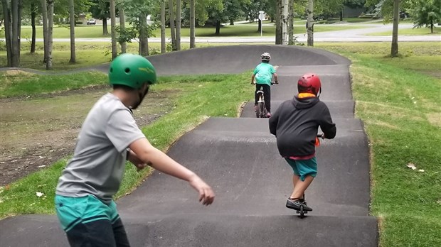 Rouler en BMX en pleine forêt à Notre-Dame-de-l'Île-Perrot