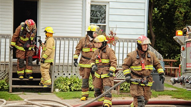 Un feu de frigo au bar laitier de Coteau-du-Lac