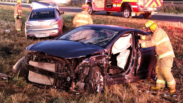 Trois blessés mineurs dans une violente collision à Les Cèdres
