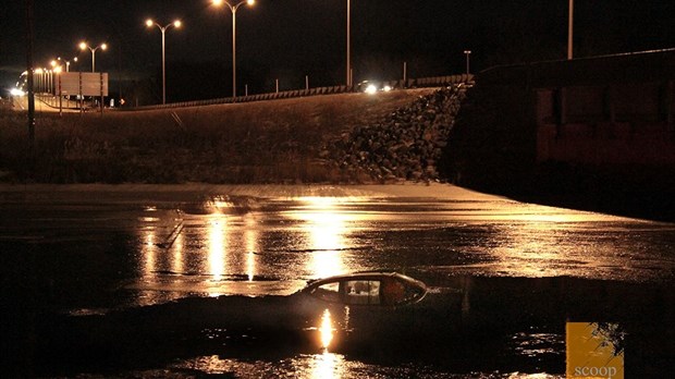 Un couple termine sa course dans les eaux froides du lac des Deux-Montagnes