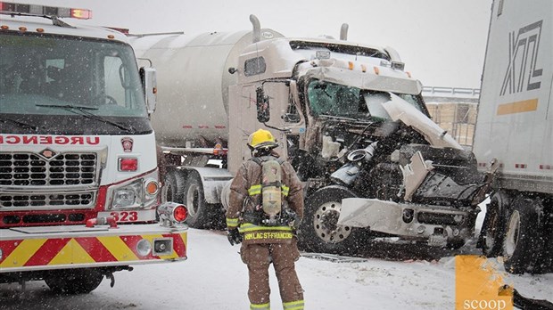 Accident impliquant deux poids lourds à Saint-Zotique