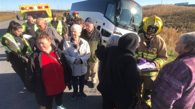 Un autobus fait une sortie de route à Vaudreuil-Dorion