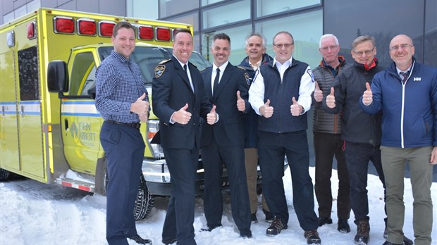 La CETAM fait don d’une ambulance au Collège John Abbott
